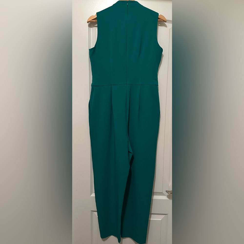 💚 NWT Maggy London Emerald Green Jumpsuit – Size 6 – Neck Bow & Hidden Zipper - Picture 5 of 5